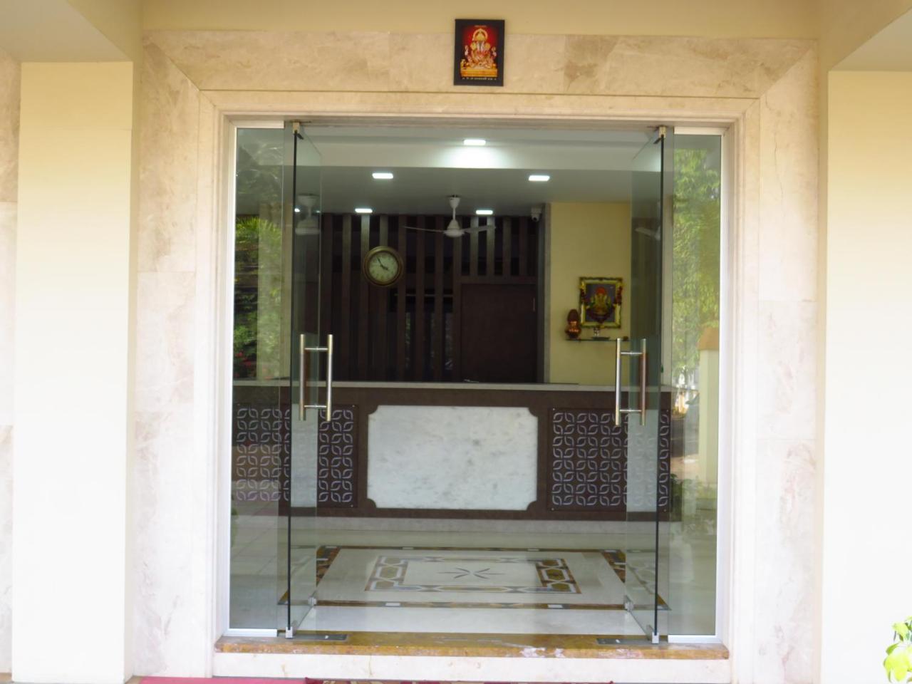 City Palace Resort Lonavala Eksteriør billede
